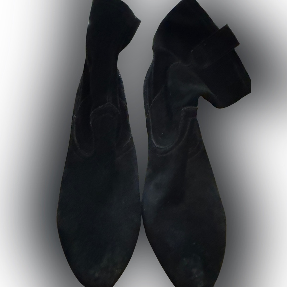 B. Makowsky Black Suede Boots | Pre-Owned | Size 8.5